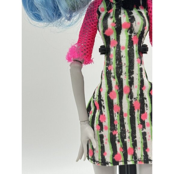 Monster High Ghoulia Yelps Roller Maze Doll with Dress - Picture 3 of 4